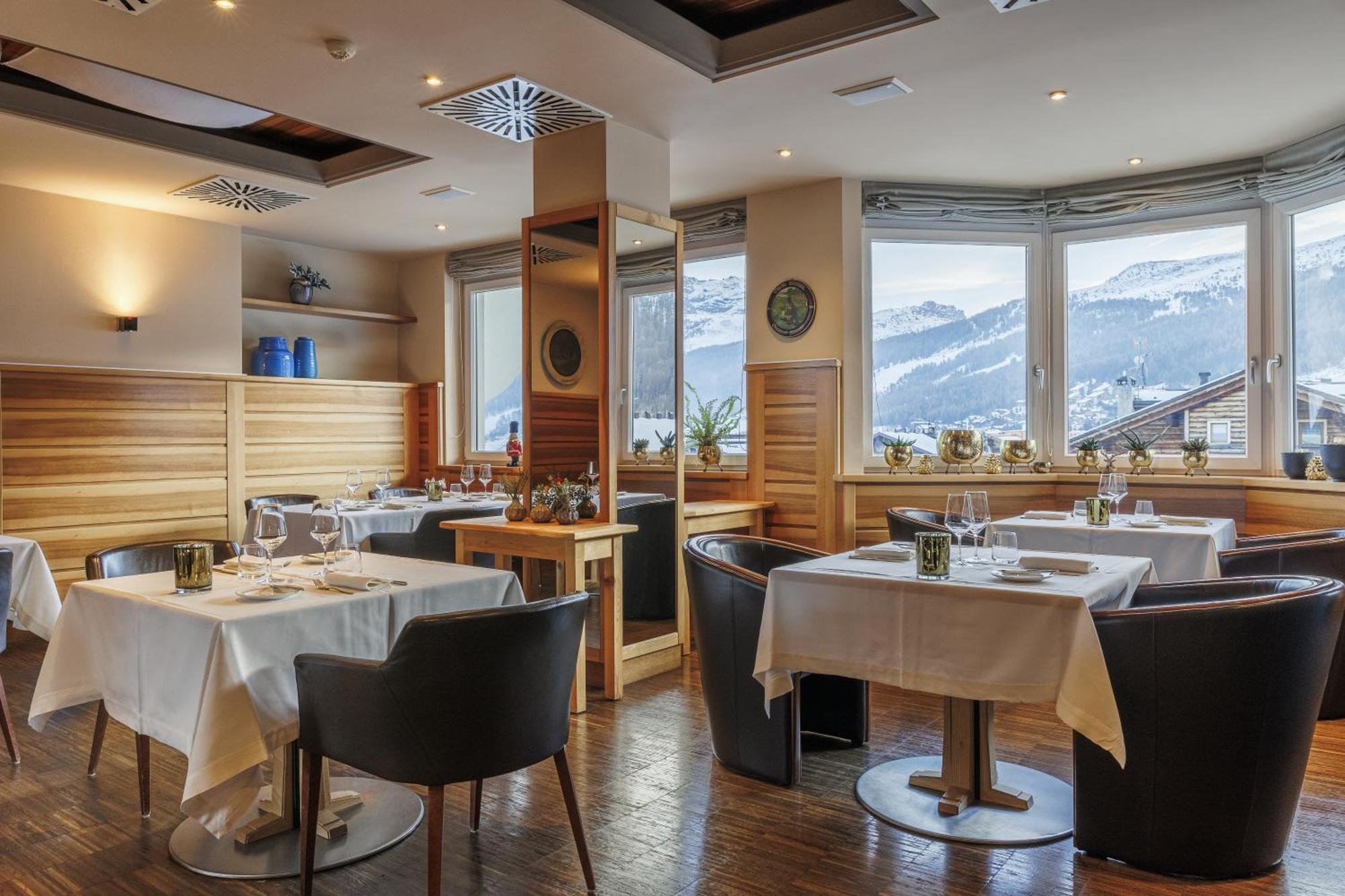 Salin & Mountain Hotel 4*